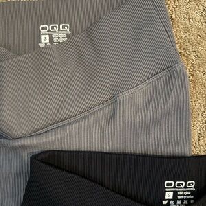 Gray and Black Ribbed Leggings for Active Wear